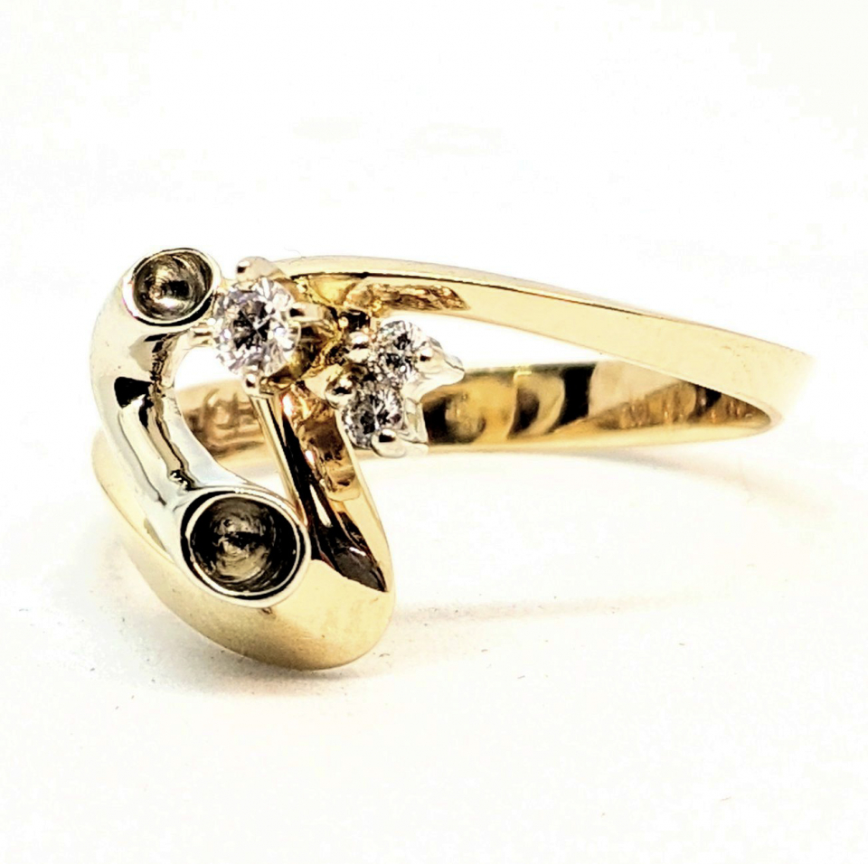 Bague or 10K, 3 diamants pour 11 points total S4 (1x7 et 2x2) - BF159 - Fortier Design