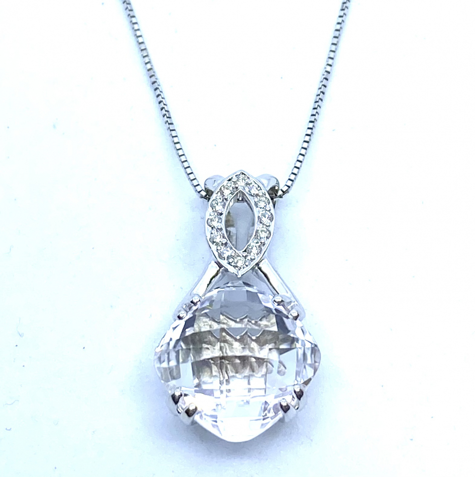 Pendentif pour femme en or 14K, 12 diamants SI-3, F pour 0.06 carat, 1 topaz12x12mm coupe cushion - PD31-1 - Fortier Design