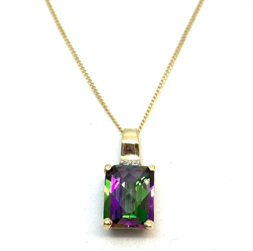 Pendentif pour femme en or 10K, topaze mystique 9x7mm, 2 diamants pour 0.01 carat - PEND902 - Empress