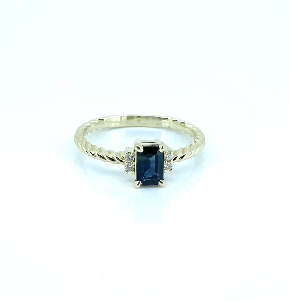 Bague pour femme en or 10k, 1 saphir 6x4mm, 4 diamants pour 0.04 carat - STU02 - Stuller
